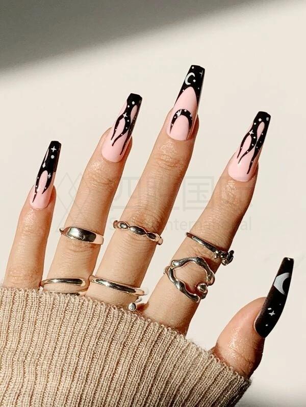 24pcs Fire Pattern Fake Nail Set