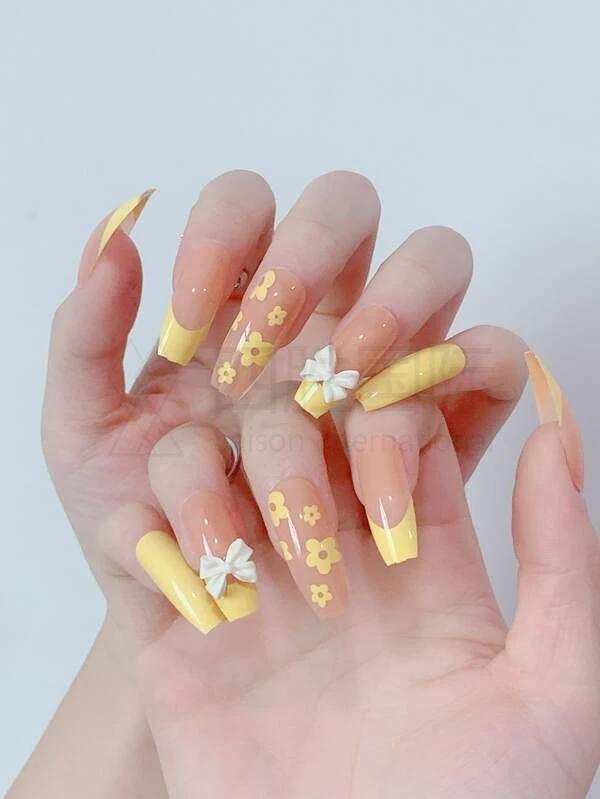 24pcs Flower Pattern Fake Nail Set