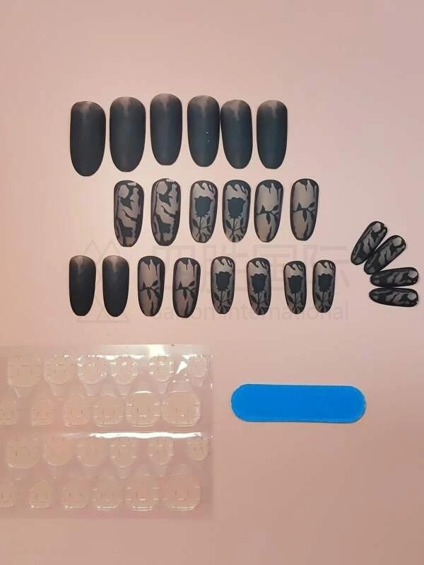 24pcs Rose Pattern Fake Nail Set