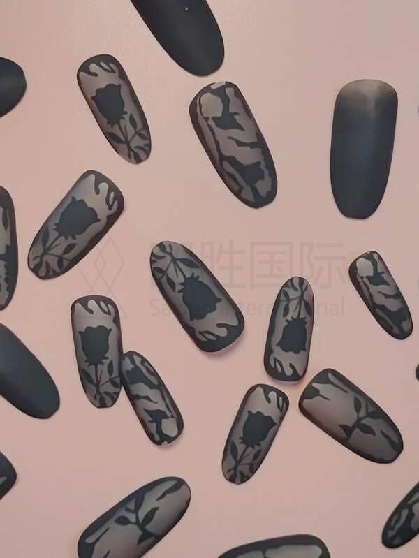 24pcs Rose Pattern Fake Nail Set