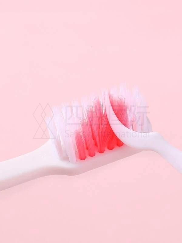 2pcs Heart Design Random Color Toothbrush