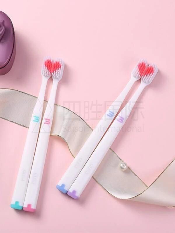 2pcs Heart Design Random Color Toothbrush