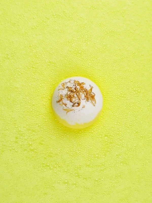 Coconut Scented Two-tone Bath Bomb