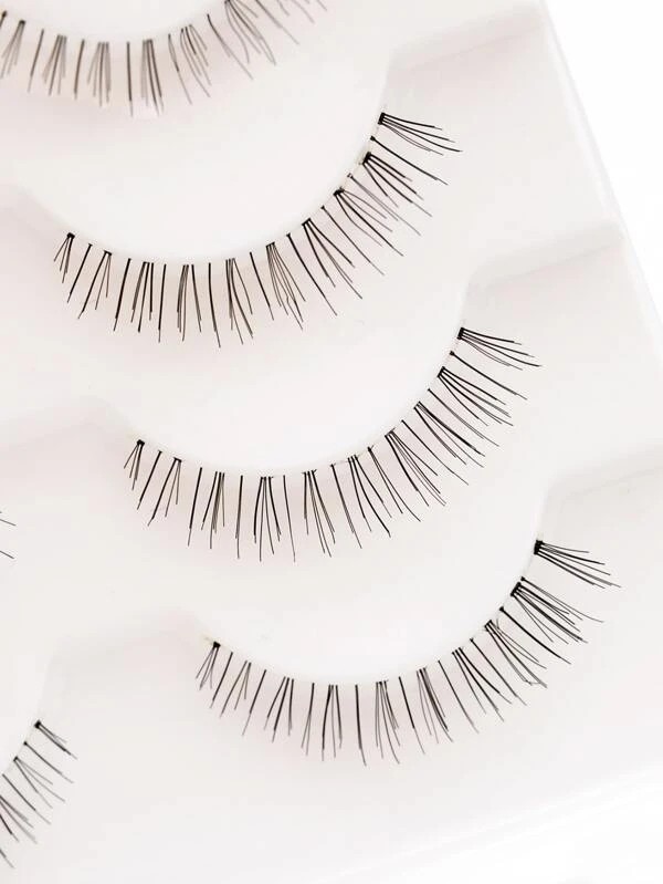 Extra long and delicate false eyelashes