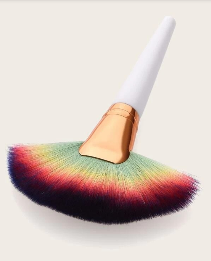 Ombre Fan Shaped Makeup Brush