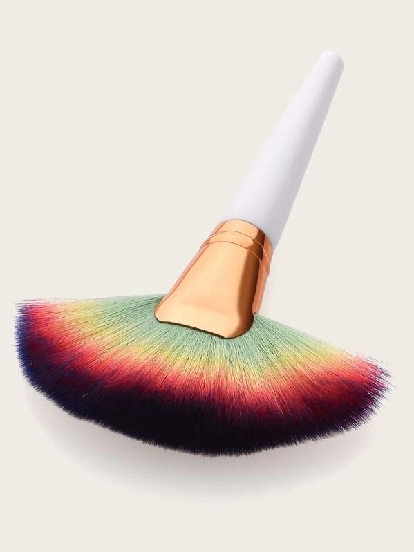 Ombre Fan Shaped Makeup Brush