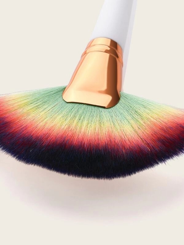 Ombre Fan Shaped Makeup Brush