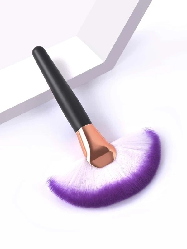 Ombre Fan Shaped Makeup Brush