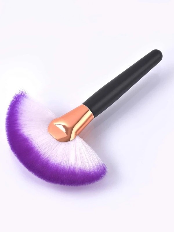 Ombre Fan Shaped Makeup Brush