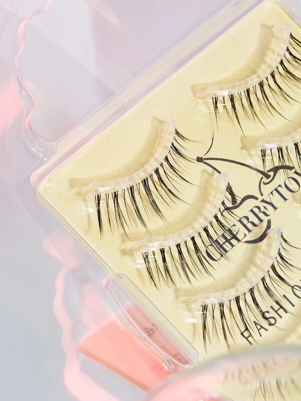 Simulated three-dimensional fibrous false eyelashes