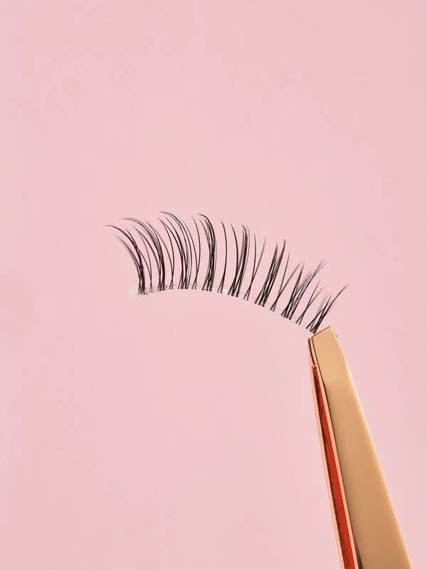 Simulated three-dimensional fibrous false eyelashes