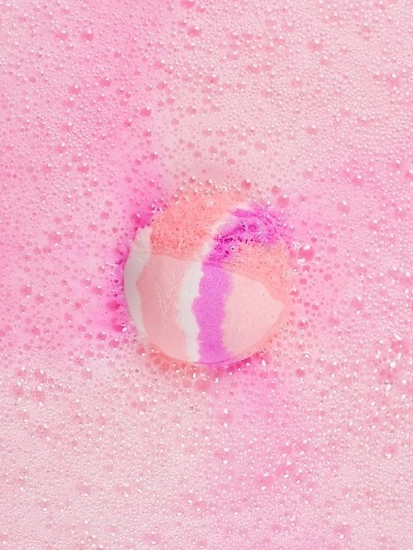 Strawberry Scented Multicolor Bath Bomb